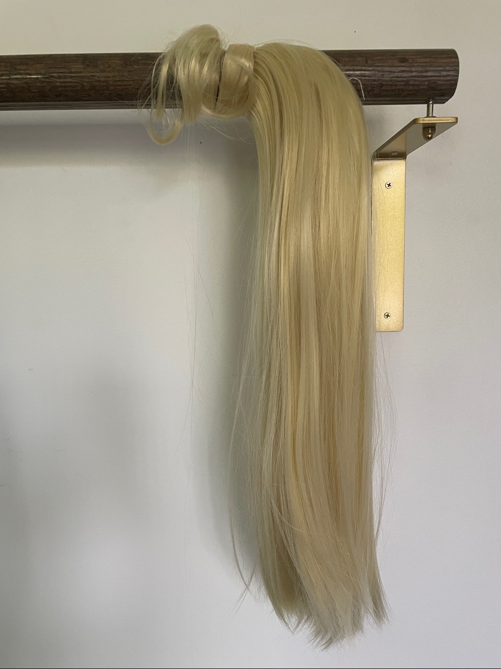 Blonde ponytail 105/60/613 one color curly hair tie Velcro easy wear NWT NEW